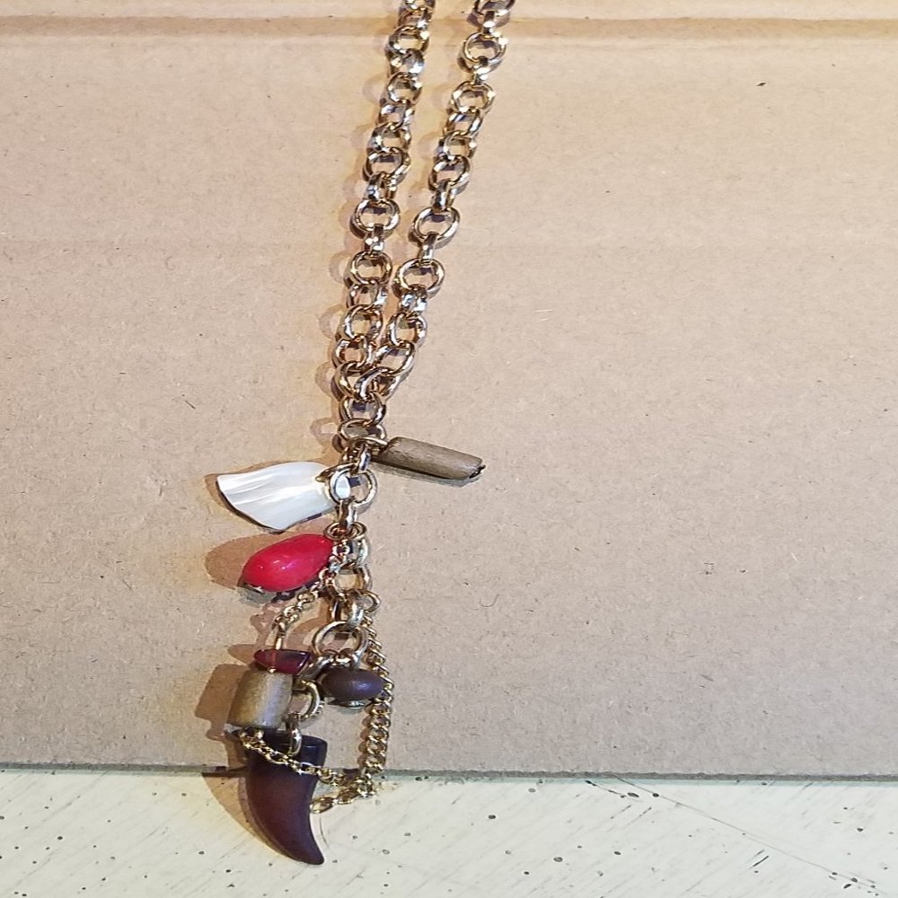 Avon Fashionably Charming Necklace NIB